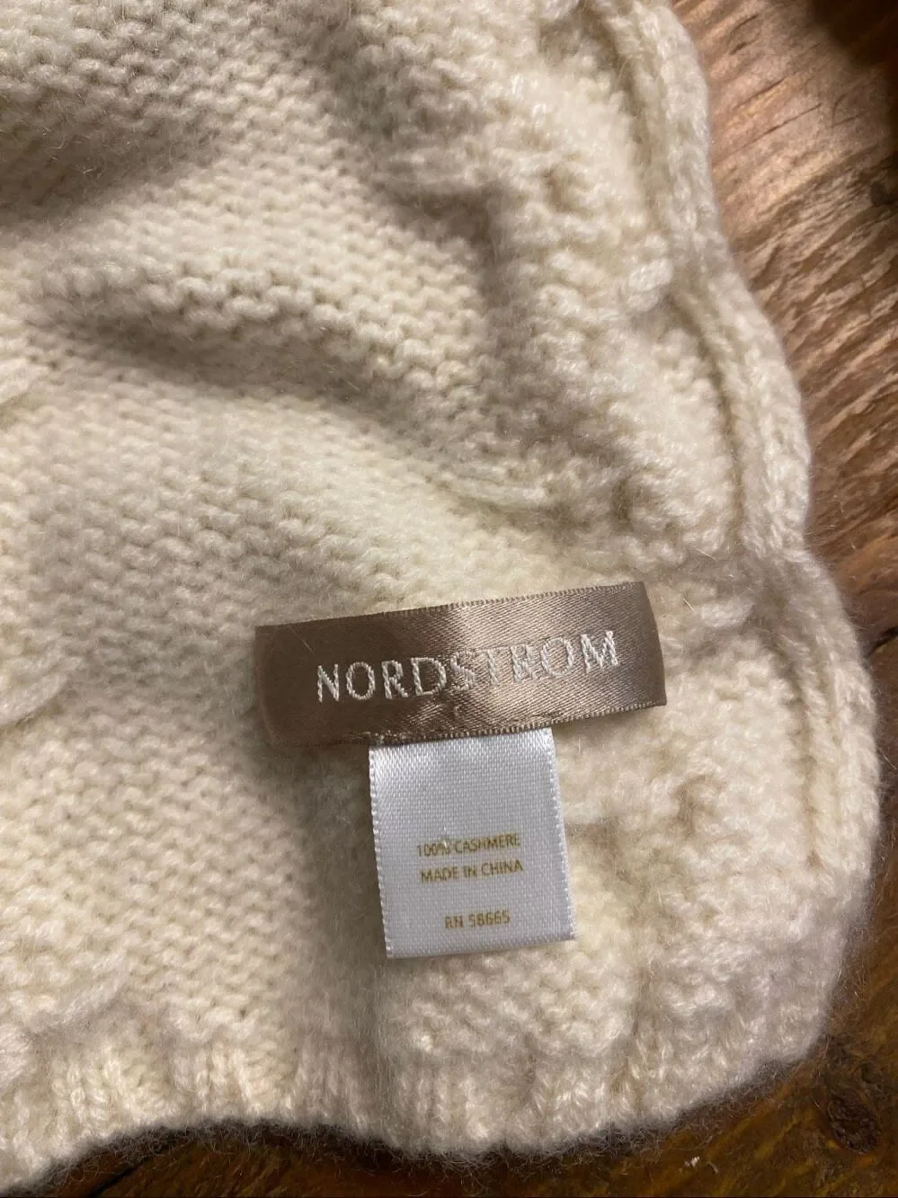 Nordstrom 100% Cashmere scarf super soft off white winter outerwear